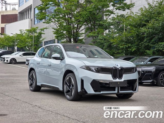 BMW iX3 50 xDrive M 스포츠 — пробег 10 км — фото 3 из 5
