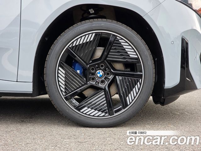 BMW iX3 50 xDrive M 스포츠 — пробег 10 км — фото 5 из 5