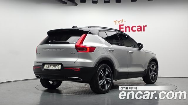 Volvo XC40 T4 R-Design — пробег 107 326 км