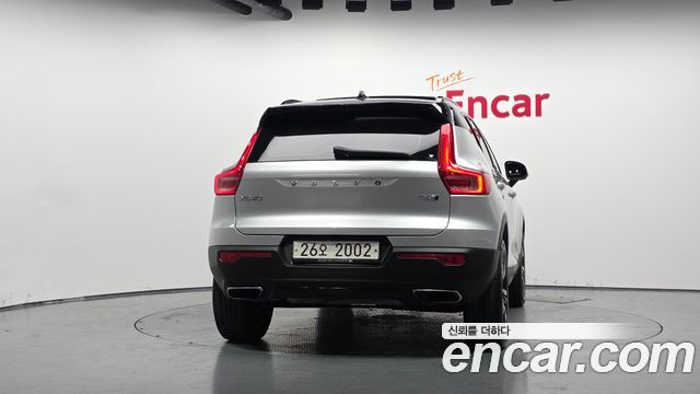 Volvo XC40 T4 R-Design — пробег 107 326 км