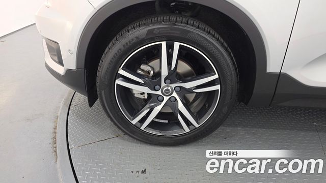 Volvo XC40 T4 R-Design — пробег 107 326 км