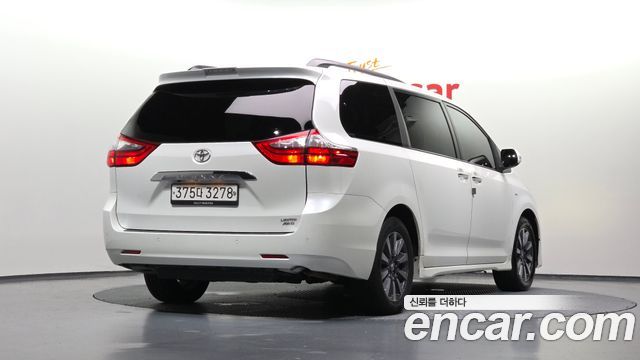 Toyota Sienna 3.5 AWD — пробег 61 764 км
