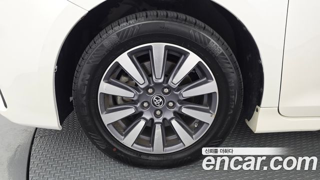 Toyota Sienna 3.5 AWD — пробег 61 764 км