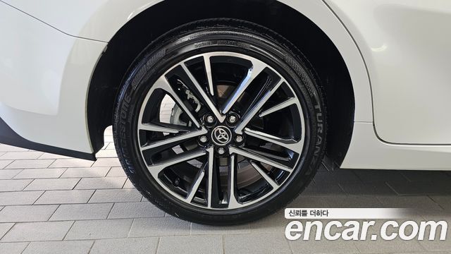 Toyota Camry 2.5 XLE Hybrid — пробег 9 042 км