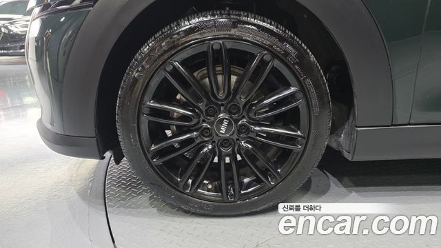 Mini Cooper 5Door Resolute Edition 3rd Gen — пробег 44 326 км