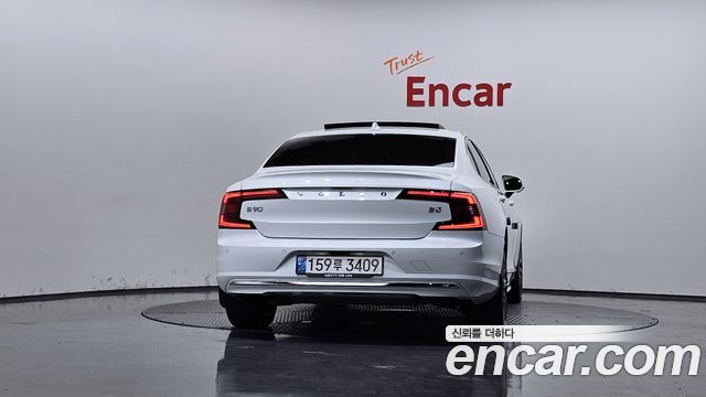 Volvo S90 B5 Ultimate Bright — пробег 31 717 км