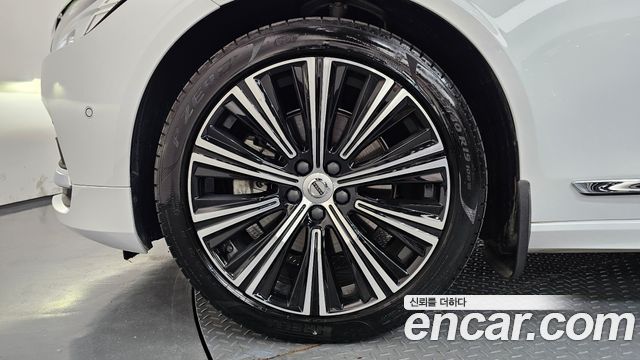Volvo S90 B5 Ultimate Bright — пробег 31 717 км