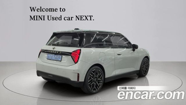 Mini Cooper SE Favoured — пробег 4 022 км