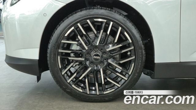 Mini Cooper SE Favoured — пробег 4 022 км