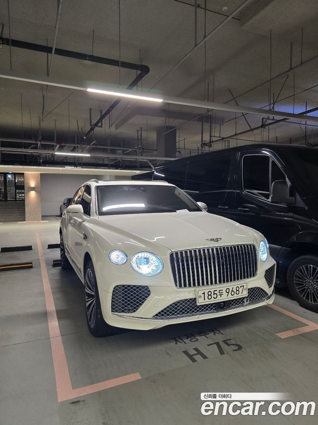 Bentley Bentayga 4.0 V8 Azure — пробег 4 000 км — фото 3 из 5