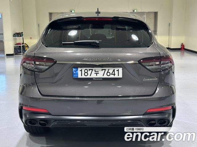Maserati Levante 3.0 S AWD Modena — пробег 8 400 км — фото 4 из 5