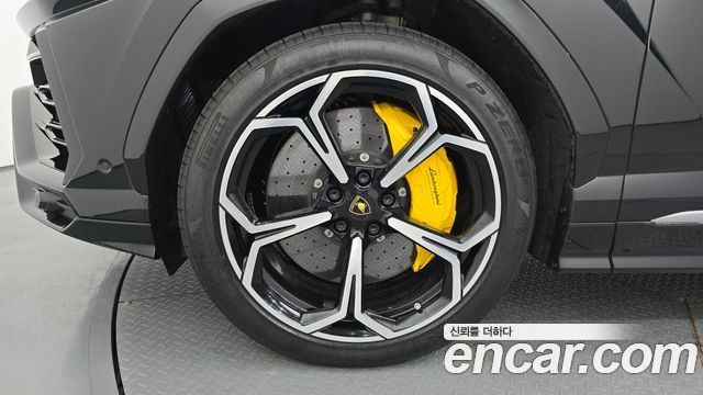 Lamborghini Urus из Кореи Encar