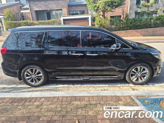 Kia Carnival 9-seater Noblesse — пробег 115 000 км — фото 2 из 5