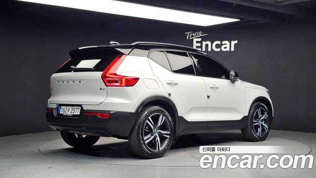 Volvo XC40 B4 R-Design — пробег 64 846 км