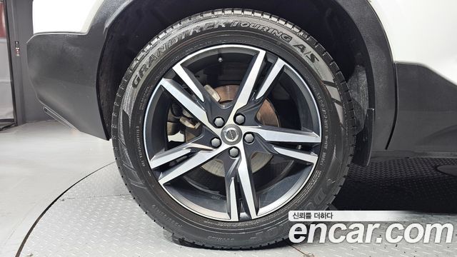 Volvo XC40 B4 R-Design — пробег 64 846 км
