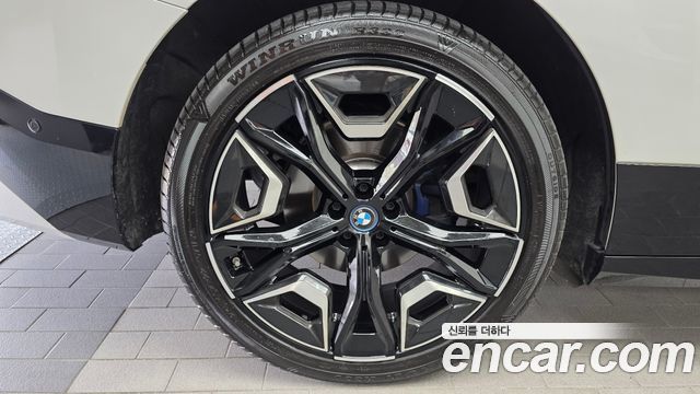 BMW iX xDrive50 Sports Plus — пробег 123 338 км — фото 5 из 5