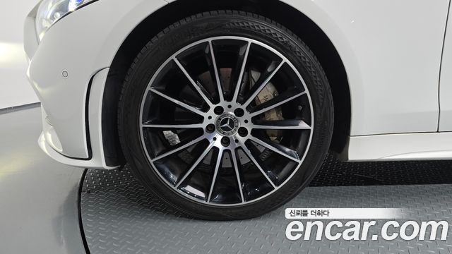 Mercedes-Benz CLS-Class CLS400d 4MATIC AMG Line — пробег 82 077 км