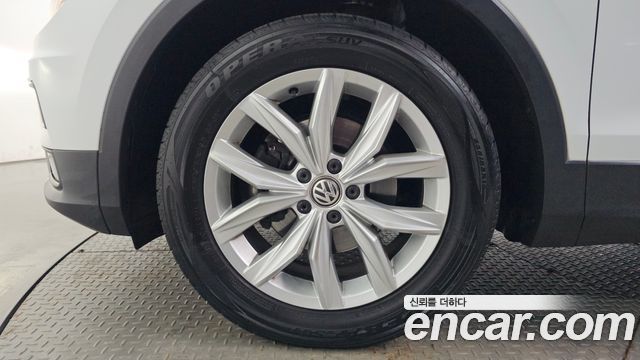 Volkswagen Tiguan 2.0 TDI Premium — пробег 117 862 км — фото 5 из 5