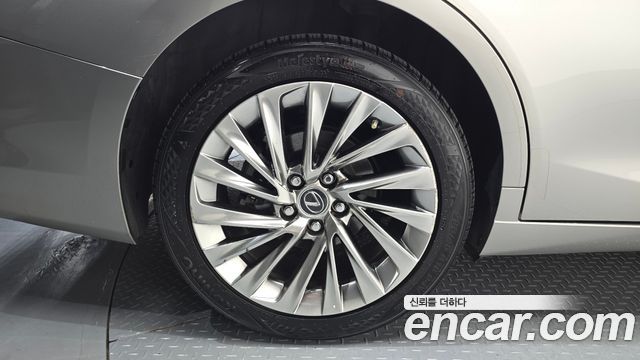Lexus ES Luxury Plus — пробег 87 677 км — фото 5 из 5
