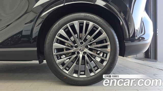 Lexus RX Luxury — пробег 12 242 км — фото 5 из 5