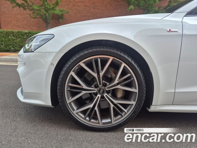 Audi A7 55 TFSI Quattro Premium — пробег 6 850 км
