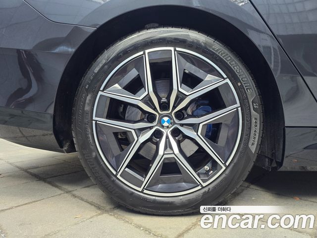 BMW i5 eDrive 40 M Sport — пробег 4 061 км — фото 5 из 5