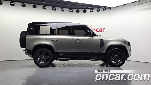 Land Rover Defender 110 P300 X-Dynamic SE — пробег 9 714 км