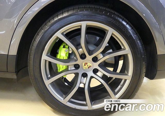 Porsche Cayenne 3.0 E-Hybrid — пробег 53 000 км — фото 5 из 5