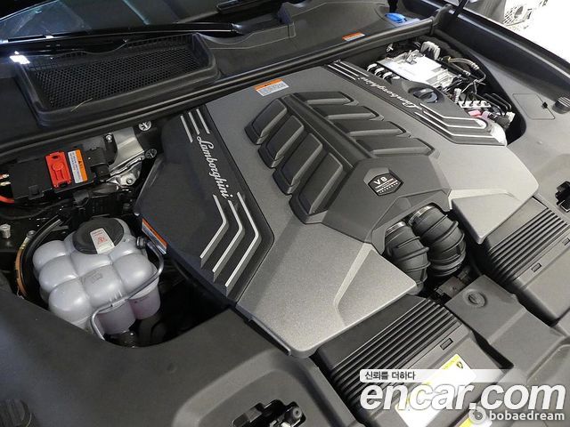 Lamborghini Urus 4.0 V8 SE — пробег 5 200 км