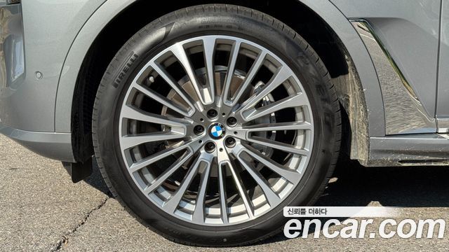 BMW X7 xDrive 40i Design Pure Excellence 7-Seater — пробег 4 072 км