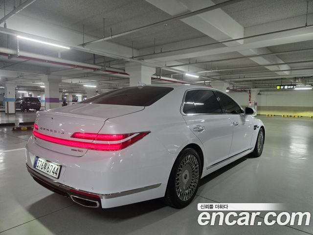 Genesis G90 5.0 AWD Prestige — пробег 127 000 км