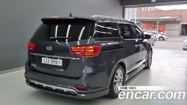 Kia Carnival 9-Seater Noblesse — пробег 90 353 км