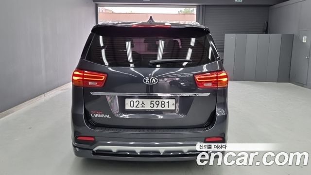 Kia Carnival 9-Seater Noblesse — пробег 90 353 км