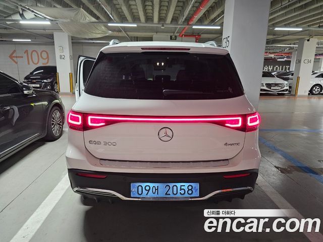 Mercedes-Benz EQB EQB300 4MATIC AMG Line — пробег 5 700 км — фото 4 из 5