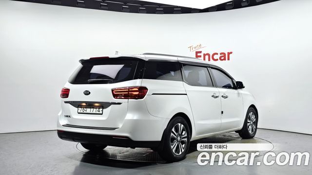 Kia Carnival из Кореи Encar