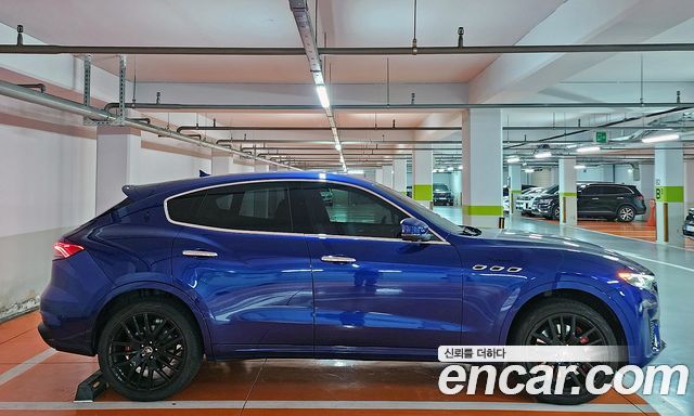 Maserati Levante из Кореи Encar