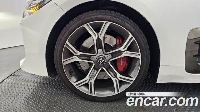 Kia Stinger 3.3 Turbo AWD GT — пробег 76 879 км