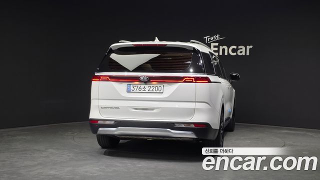 Kia Carnival 9-Seater Signature — пробег 76 572 км