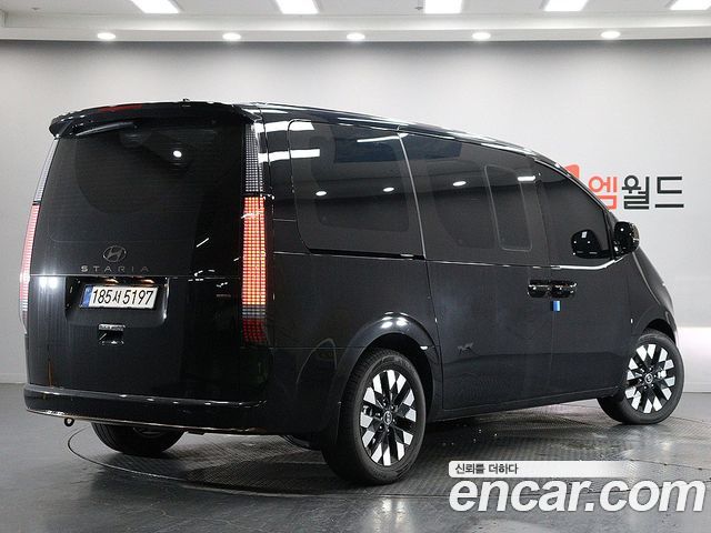 Hyundai Staria 4WD Lounge 7-Seater Inspiration — пробег 1 340 км