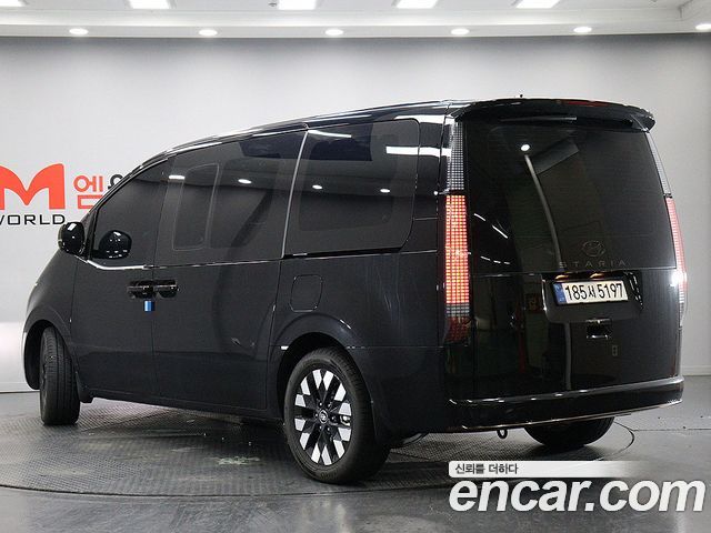 Hyundai Staria 4WD Lounge 7-Seater Inspiration — пробег 1 340 км