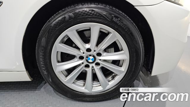 BMW 5-Series 528i — пробег 177 370 км