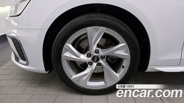 Audi A4 40 TFSI Premium — пробег 68 954 км