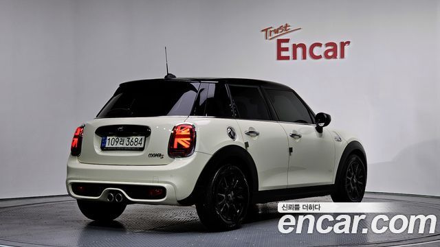 Mini Cooper 5Door Standard 3rd — пробег 53 367 км — фото 2 из 5