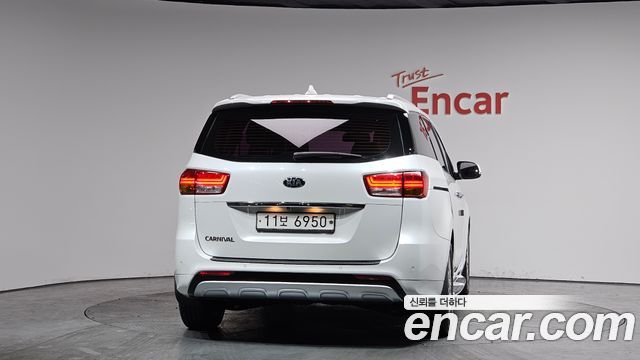 Kia Carnival из Кореи Encar
