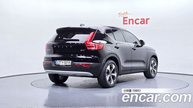 Volvo XC40 B4 Ultimate Bright — пробег 24 769 км — фото 2 из 5