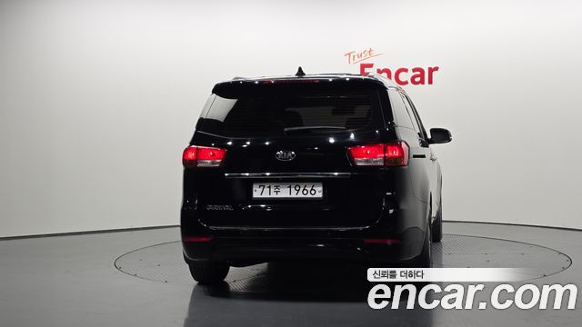 Kia Carnival 11-seater Luxury — пробег 94 658 км — фото 4 из 5