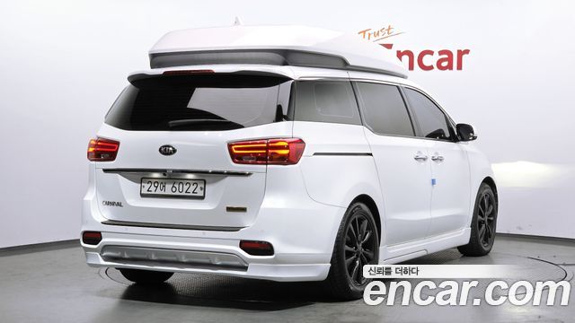 Kia Carnival 7-Seater Hi-Limousine VIP — пробег 137 698 км — фото 2 из 5