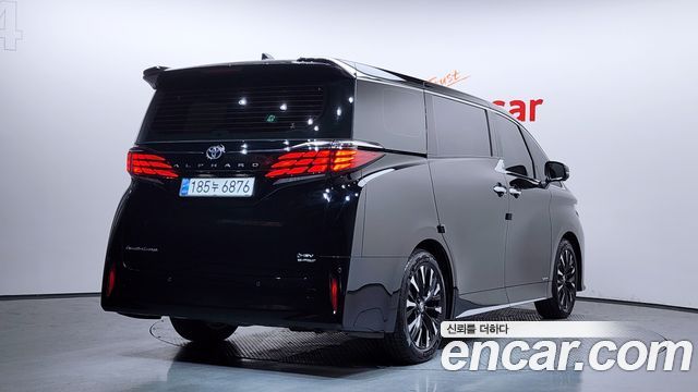 Toyota Alphard 2.5 HEV Executive AWD — пробег 9 518 км