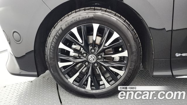 Toyota Alphard 2.5 HEV Executive AWD — пробег 9 518 км