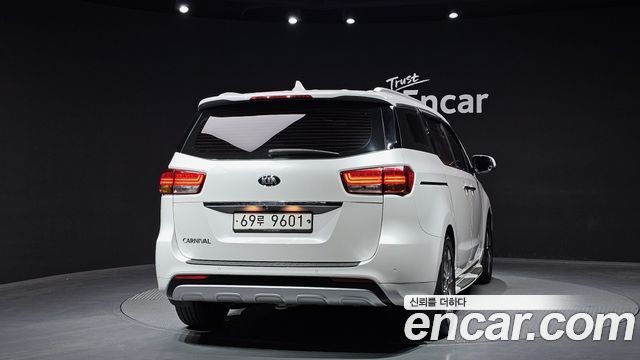 Kia Carnival из Кореи Encar
